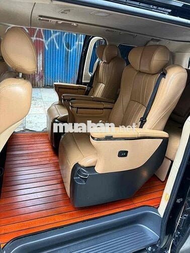 Hyundai Starex tự động nhập hàn Quốc rất mới.