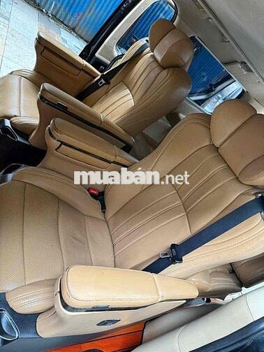 Hyundai Starex tự động nhập hàn Quốc rất mới.