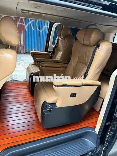 Hyundai Starex tự động nhập hàn Quốc rất mới.