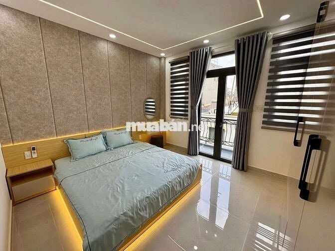 TÒA NHÀ LÔ GÓC MỚI 100% 8X20M 1 TRỆT 4 LẦU CÓ THANG MÁY