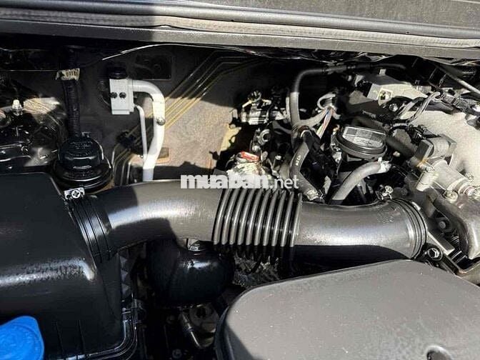 Hyundai Starex tự động nhập hàn Quốc rất mới.