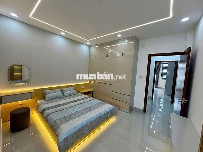 TÒA NHÀ LÔ GÓC MỚI 100% 8X20M 1 TRỆT 4 LẦU CÓ THANG MÁY