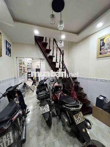 NHÀ HẺM 2 tầng, 31m2, cách Tôn Đản 50m, chính chủ