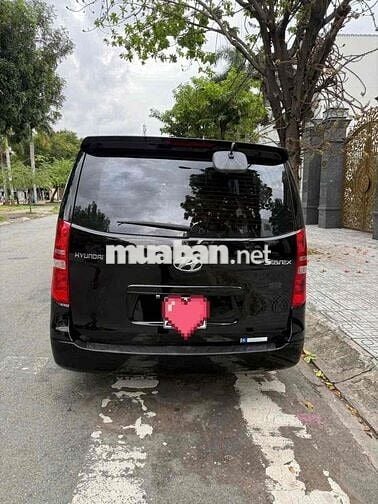Hyundai Starex tự động nhập hàn Quốc rất mới.