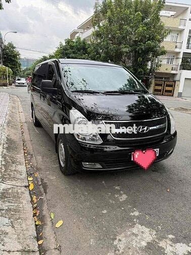Hyundai Starex tự động nhập hàn Quốc rất mới.