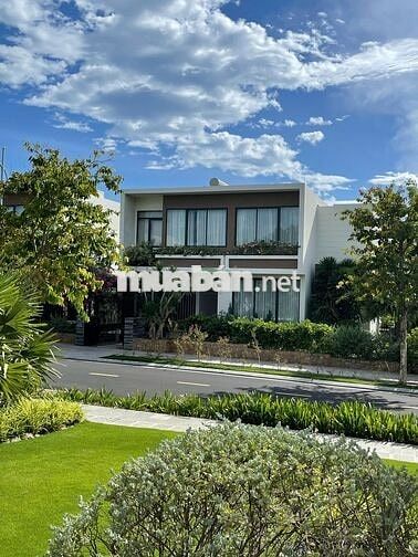 CHO THUÊ VILLA 4 PHÒNG NGỦ ĐẸP CÓ HỒI BƠI KHU WYNDHAM GRAND CAM RANH