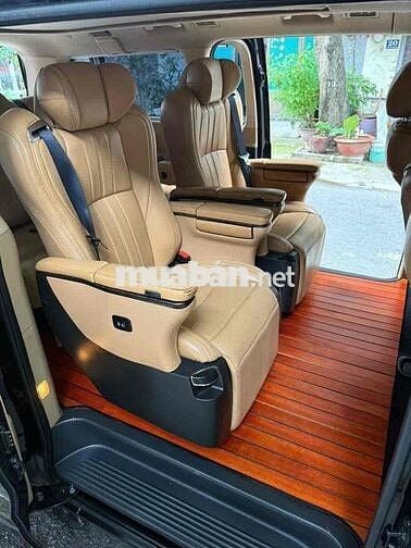 Hyundai Starex tự động nhập hàn Quốc rất mới.