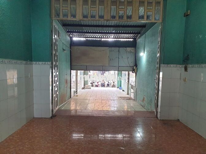 Cho thuê nhà 5x20 mặt tiền Phan Văn Hớn, nằm giữa chợ Đại Hải, XTT, HM