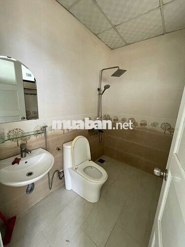 Giáp Q7 Phòng 50m2 ( 2PN - 2WC - 1Phòng Bếp ) Giá 5,5tr / Tháng .