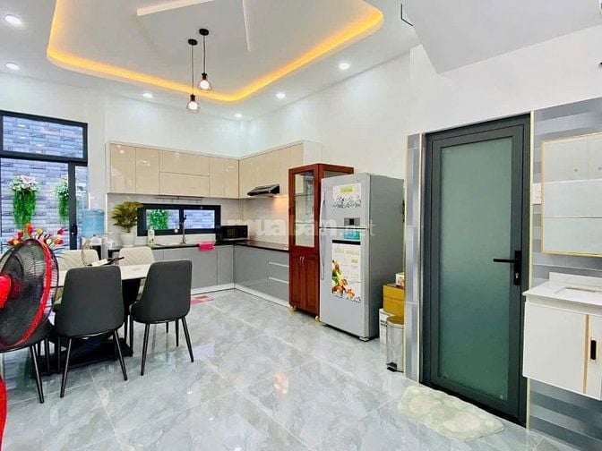 Ngộp Bank bán 2 tỷ 180 nhà 69m² đường Huỳnh Tấn Phát, P Phú Nhuận, Q7.