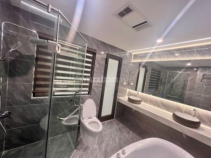 Bán nhà mặt đường 537 Bát Khối, 60m2, 7 tầng 1 tum.