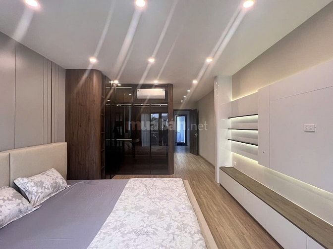 Bán nhà mặt đường 537 Bát Khối, 60m2, 7 tầng 1 tum.