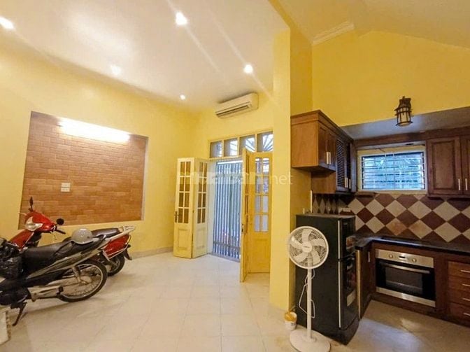 Cho thuê nhà riêng tại Tô Ngọc Vân/Xuân diệu, Quảng an, Tây hồ
