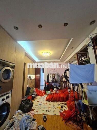 Chính chủ bán CH tòa A số 6 Đội Nhân, 71m2, 2N,1WC, giá 6.5 tỷ.