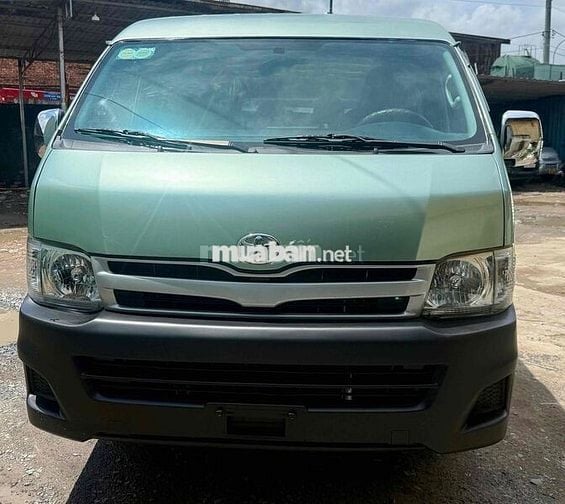 Toyota Hiace phom mới máy dầu tải VAN chạy giờ cấm