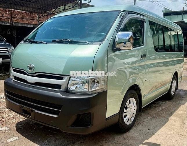 Toyota Hiace phom mới máy dầu tải VAN chạy giờ cấm
