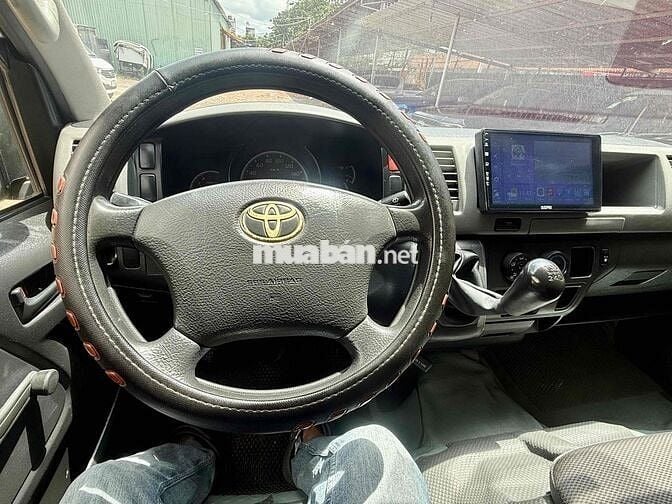 Toyota Hiace phom mới máy dầu tải VAN chạy giờ cấm