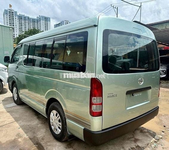 Toyota Hiace phom mới máy dầu tải VAN chạy giờ cấm