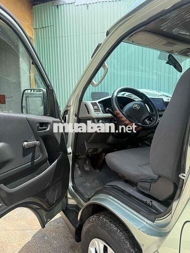 Toyota Hiace phom mới máy dầu tải VAN chạy giờ cấm