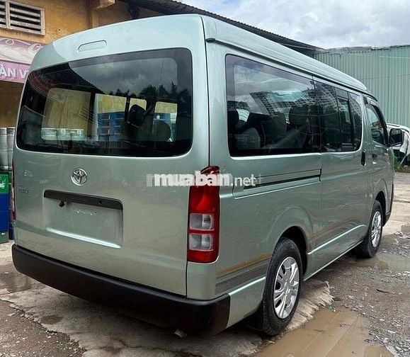 Toyota Hiace phom mới máy dầu tải VAN chạy giờ cấm