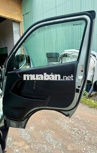 Toyota Hiace phom mới máy dầu tải VAN chạy giờ cấm