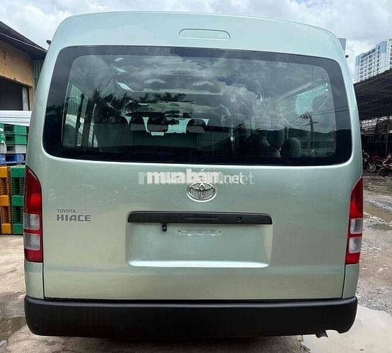 Toyota Hiace phom mới máy dầu tải VAN chạy giờ cấm