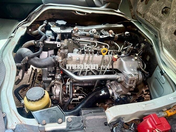 Toyota Hiace phom mới máy dầu tải VAN chạy giờ cấm