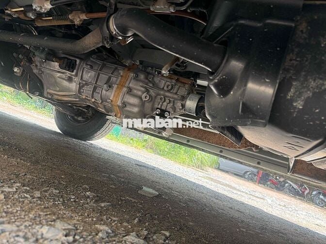Toyota Hiace phom mới máy dầu tải VAN chạy giờ cấm