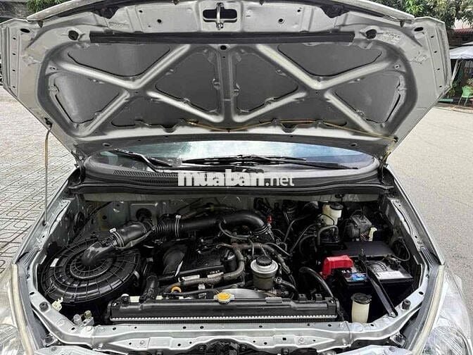 Toyota Innova 2.0  2010 V máy số zin rất đẹp.