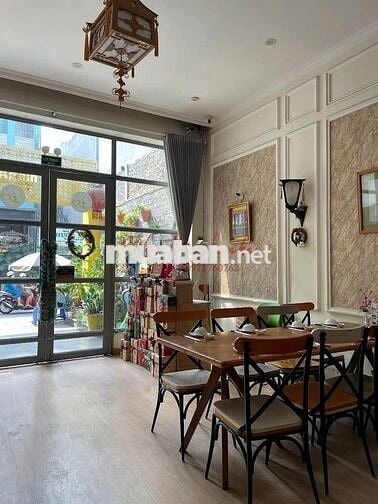 Nhà xinh xắn - có sân rộng mặt tiền Tân Bình !!! Ngang 8m 2 lầu giá xx
