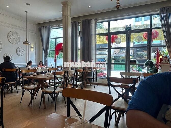 Nhà xinh xắn - có sân rộng mặt tiền Tân Bình !!! Ngang 8m 2 lầu giá xx