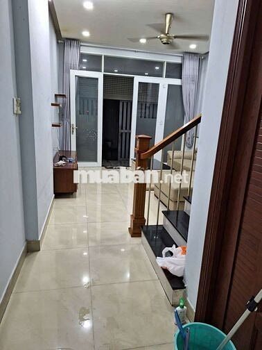 Cho thuê nhà 3 tầng HXH gần vạn phúc 12tr/ thánh