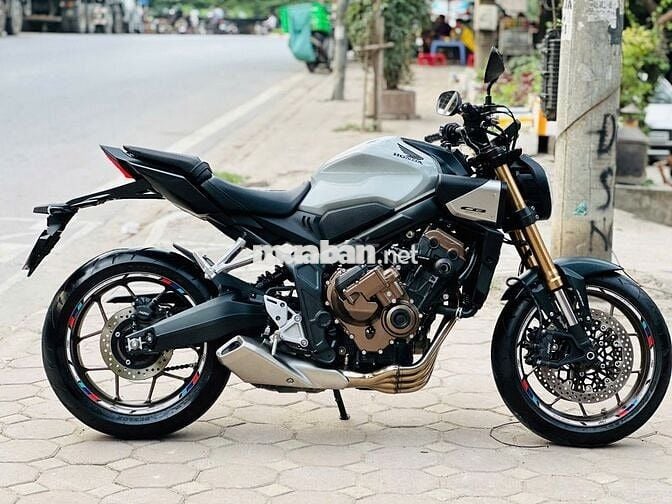 Mạnh Hà Motor bán CB650R 2025 eclutch 800km mới