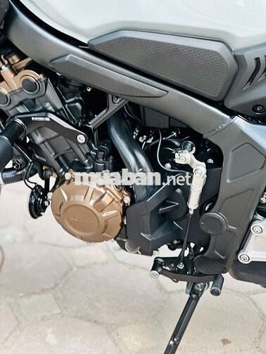 Mạnh Hà Motor bán CB650R 2025 eclutch 800km mới