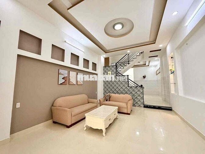 Cho thuê nhà 3 lầu làm VP có sân đậu ô tô nhà còn mới ngay gần GiGaMal