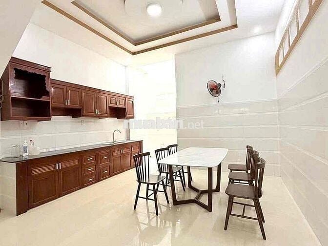 Cho thuê nhà 3 lầu làm VP có sân đậu ô tô nhà còn mới ngay gần GiGaMal