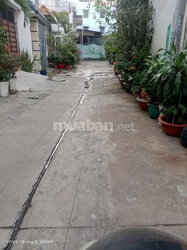 Cho thuê nhà hẻm 4m (XH) Trần Bình Trọng, P.1, Q.5 giá 6.5tr