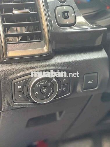 Ford Everest Titanium 2.0L 4x4 sx 2021 màu đỏ