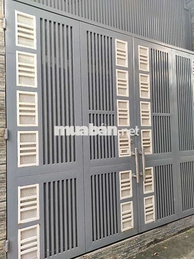 Hẻm ôtô vào đậu trước nhà,gần chợ,trường học,siêu thị,bệnh viện.