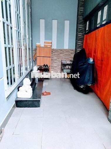Hẻm ôtô vào đậu trước nhà,gần chợ,trường học,siêu thị,bệnh viện.
