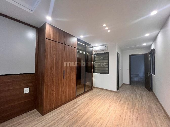 CC cần bán nhà riêng tại Tư Đình, 45m2, 8 tầng thang máy. Giá 