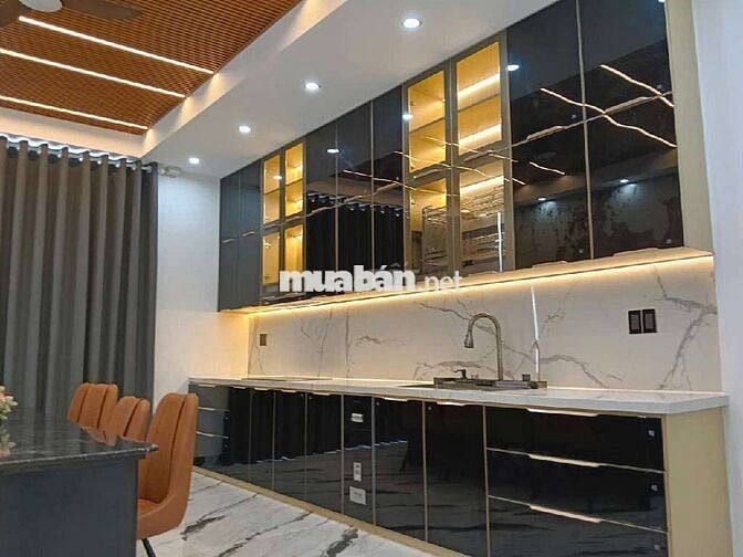 Xe Hơi Ngủ Trong Nhà 4 Tầng Thang máy