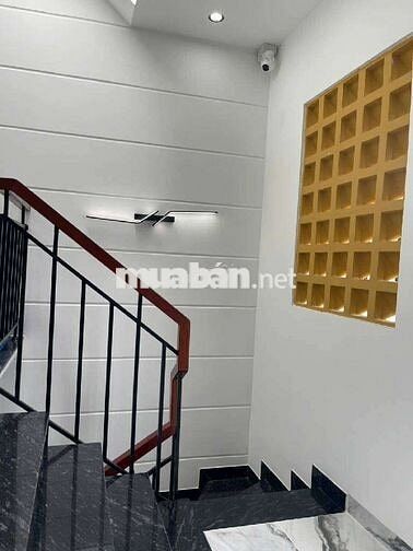 Xe Hơi Ngủ Trong Nhà 4 Tầng Thang máy