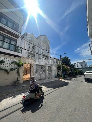 Mua Đất tặng Biệt thự, MT Bình Phú, DT 8x16, Sẵn Hầm + 2 Tầng, 16.8 tỷ
