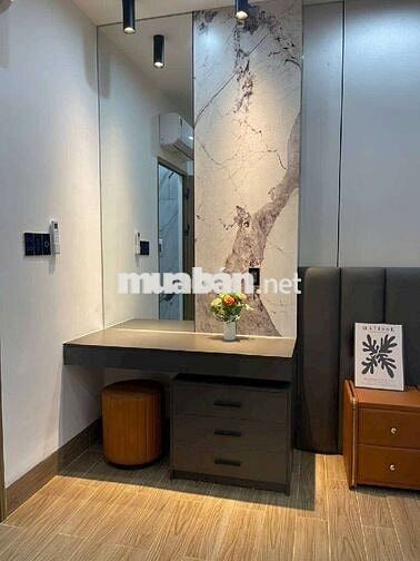 Xe Hơi Ngủ Trong Nhà 4 Tầng Thang máy