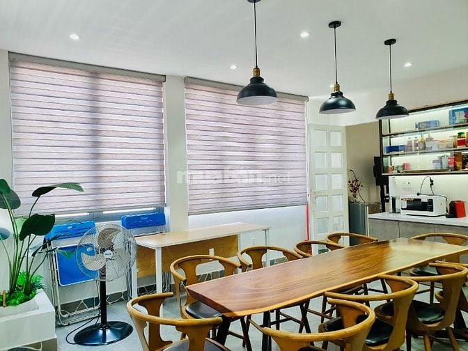 ĐANG CHO THUE LÀM VĂN PHÒNG 15 TRIỆU / THÁNG NHÀ MỚI ĐẸP ĐƯỜNG 6M  