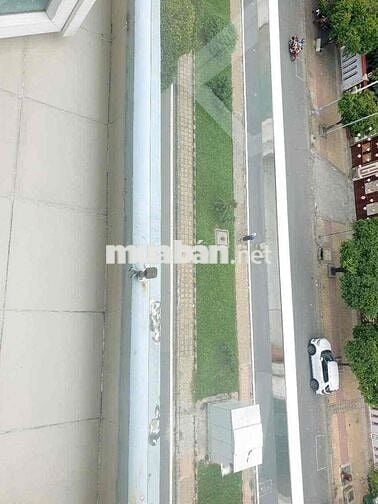 PHÒNG BAN CÔNG NGAY TÂN PHÚ-THANG MÁY-GẦN ĐH CÔNG THƯƠNG,VĂN HIẾN