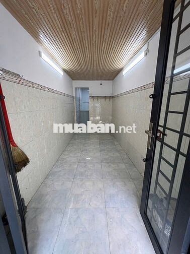 Bán nhà giáp ngã tư bốn xã, 16 m2, nhỉnh 1 tỷ