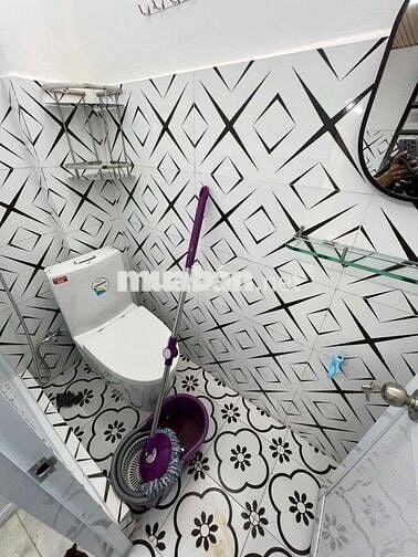 Bán nhà giáp ngã tư bốn xã, 16 m2, nhỉnh 1 tỷ