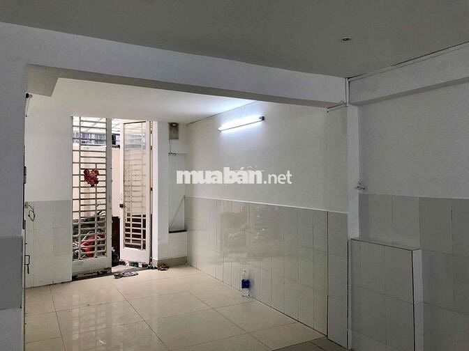 Phòng tầng trệt Khu vực chợ Cây Quéo - Hoàng Hoa Thám